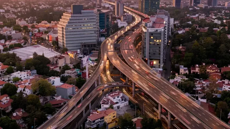 RDIT vs. Gigantes Globales: Por qué la agilidad local vence en LATAM